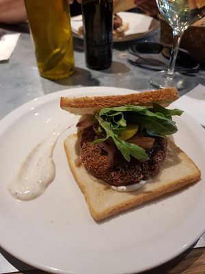 Burger con pan bimbo at Teresa Carles in Lleida