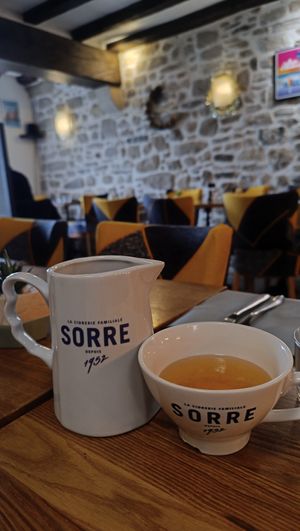 Très bon cidre at Creperie du Port in Vannes