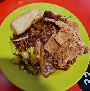Fried Kuey Teow ~ 6/6/22 at Ming Ri Vegetarian in Northeast Singapore
