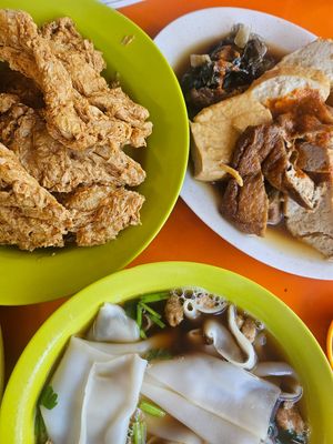 ~ 4/11/23 at Ming Ri Vegetarian in Northeast Singapore