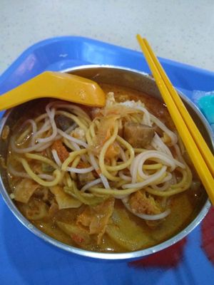 Nice curry mee!!!! at Ming Ri Vegetarian in Northeast Singapore