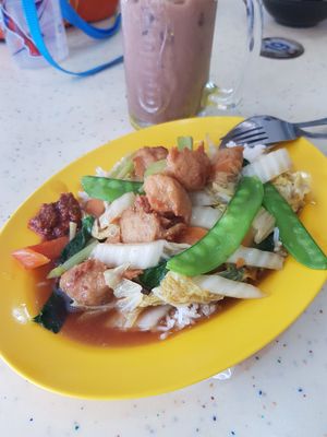 $3 素鸡丁饭 at Ming Ri Vegetarian in Northeast Singapore