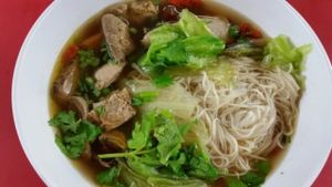 herbal soup vermicelli  at Su Xin Vegetarian 素心小厨 in North Singapore