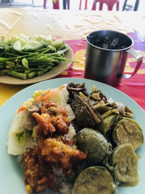 Corn cakes, rice, cabbage and vegetables, mushroom and amazing green curry ✌️  at Hongming Vegetarian Food in Krabi