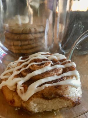 vegan cinnamon bun at Poyo & the Sprout in St Johns