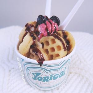 Vanilla and raspberry froyo swirl topped with fresh blueberries, hot mini-waffles and chocolate sauce at Yorica in London
