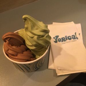 Chocolate and matcha froyo 💚 at Yorica in London