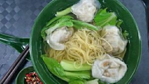 Dumpling soup with noodle at iGreen Healthy Living in West Singapore