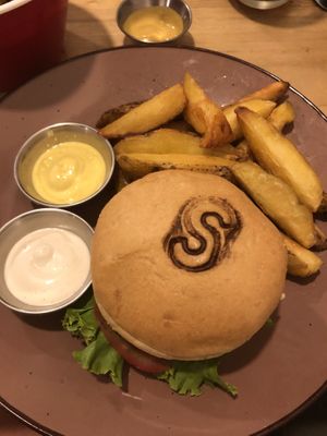 Cheeseburger   at Seitan Urban Bistro in Lima