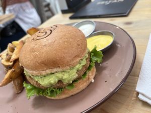 Hamburguesa de garbanzos   at Seitan Urban Bistro in Lima