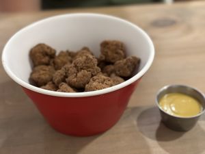 Popcorn chicken with “honey” mustard  at Seitan Urban Bistro in Lima