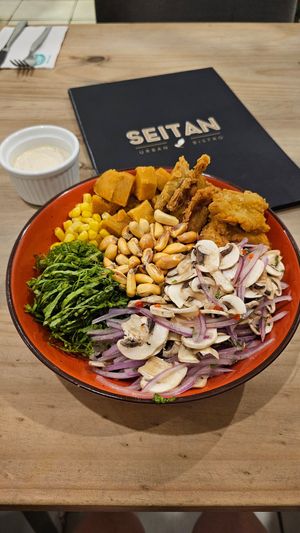  at Seitan Urban Bistro in Lima