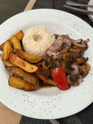  at Seitan Urban Bistro in Lima