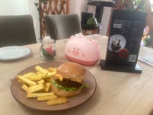Soy-bacon burger at Seitan Urban Bistro in Lima