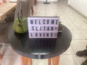Sign at door😄 at Seitan Urban Bistro in Lima
