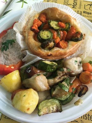 Veggie puff pastry tart, baked veggies and bell peppers with vegan tuna mayo at Dalla Terra al Cielo - Tortona in Turin