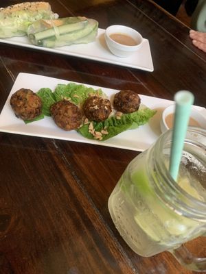 Sommerrollen und „meat“balls 😃👍  at Zen House in Berlin