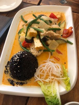 Black-rice chicken - imitat curry at Zen House in Berlin