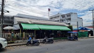 Eatery from the outside at Vegetarian Eatery & Shop in Prachuap Khiri Khan