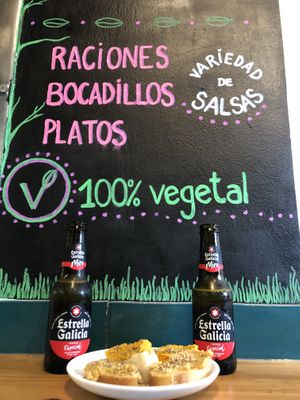 Beer & tapas at La Alpargata in Madrid