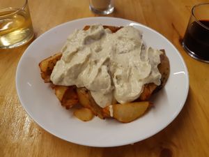 Patatas con salsa at La Alpargata in Madrid