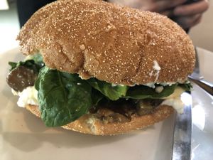 Bocadillo de setas con espinacas #Veganuary at La Alpargata in Madrid
