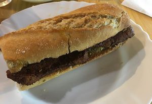 Vegan « choripán » (if you are from Argentina then you know 🤤😉) at La Alpargata in Madrid