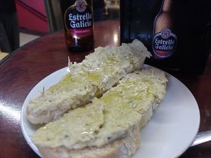 Free tapa with every drink: artichoke pate at La Alpargata in Madrid