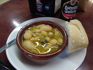 Free tapa with every drink: white beans + chickpea stew at La Alpargata in Madrid