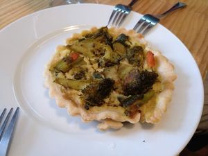 Seasonal veggies quiche at La Alpargata in Madrid