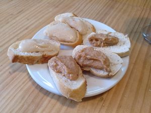 Free tapa / vegan patés at La Alpargata in Madrid