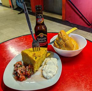 Tortilla con pan. at La Alpargata in Madrid