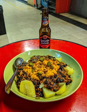 Patatas con chili. at La Alpargata in Madrid