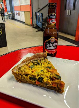 Quiche y cerveza. at La Alpargata in Madrid