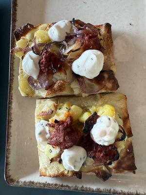 Potato and jackfruit pizzaa  at MADENITALY in Copenhagen