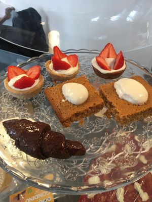 Vegan cakes perfect for brunch lunch or dinner ❤️ at MADENITALY in Copenhagen