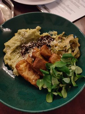 Mashed peas and potatoes, soya caramelised onions, zucchini and salad. at Fresh Bistro Coffee in Pardubice
