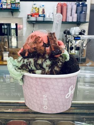 What could. be better than a cup of strawberry, mint chocolate chip, and dark chocolate?  at Fabio Lupi in Cascais