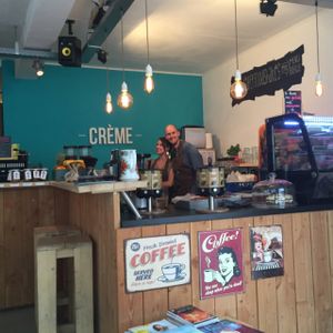 gezellige mensen at Creme Coffee and Pastry in Den Bosch