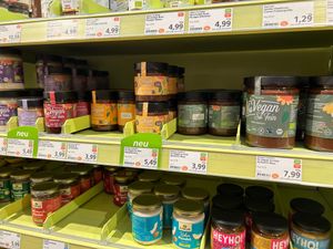 Noticeably many vegan spreads and chocolate creams-> everything is labeled at Alnatura - Friedrichstrasse in Berlin