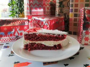 Een punt van hun heerlijke vegan Red Velvet Cake (gekocht als volledige taart) at Het Zaanse Bakkertje / Dutch Vegan Bakery in Zaandijk
