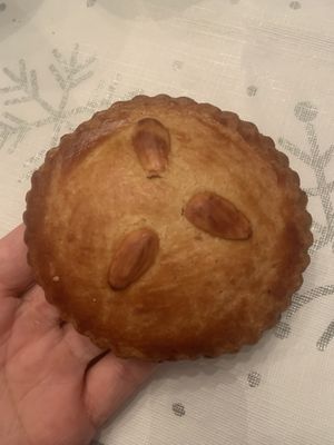 The vegan gevulde koek. at Het Zaanse Bakkertje / Dutch Vegan Bakery in Zaandijk