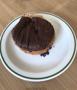 Raspberry chocolate pie at Het Zaanse Bakkertje / Dutch Vegan Bakery in Zaandijk