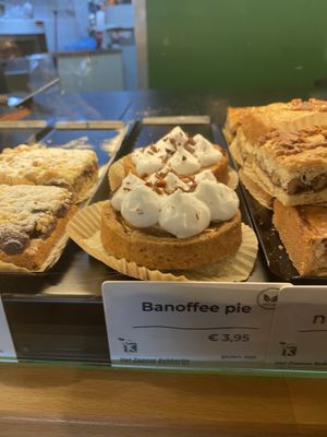😋   at Het Zaanse Bakkertje / Dutch Vegan Bakery in Zaandijk
