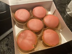 Roze koek  at Het Zaanse Bakkertje / Dutch Vegan Bakery in Zaandijk