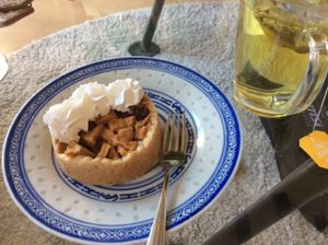 Mini apple pie, eaten at home at Het Zaanse Bakkertje / Dutch Vegan Bakery in Zaandijk