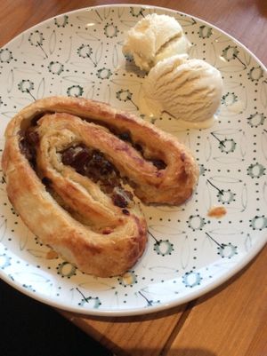 Apple-raisin puff pastry, eaten at home with some ice cream at Het Zaanse Bakkertje / Dutch Vegan Bakery in Zaandijk