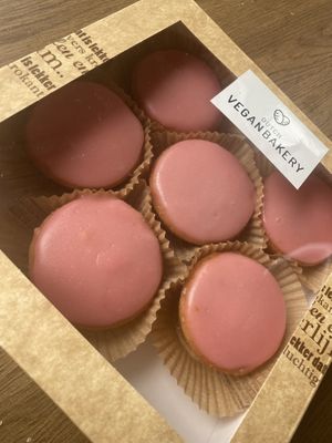 😋   at Het Zaanse Bakkertje / Dutch Vegan Bakery in Zaandijk