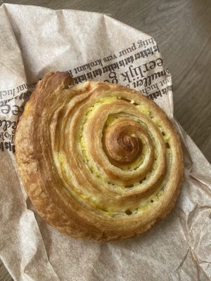 😋   at Het Zaanse Bakkertje / Dutch Vegan Bakery in Zaandijk