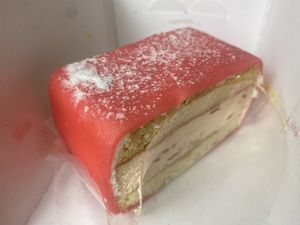 😋   at Het Zaanse Bakkertje / Dutch Vegan Bakery in Zaandijk